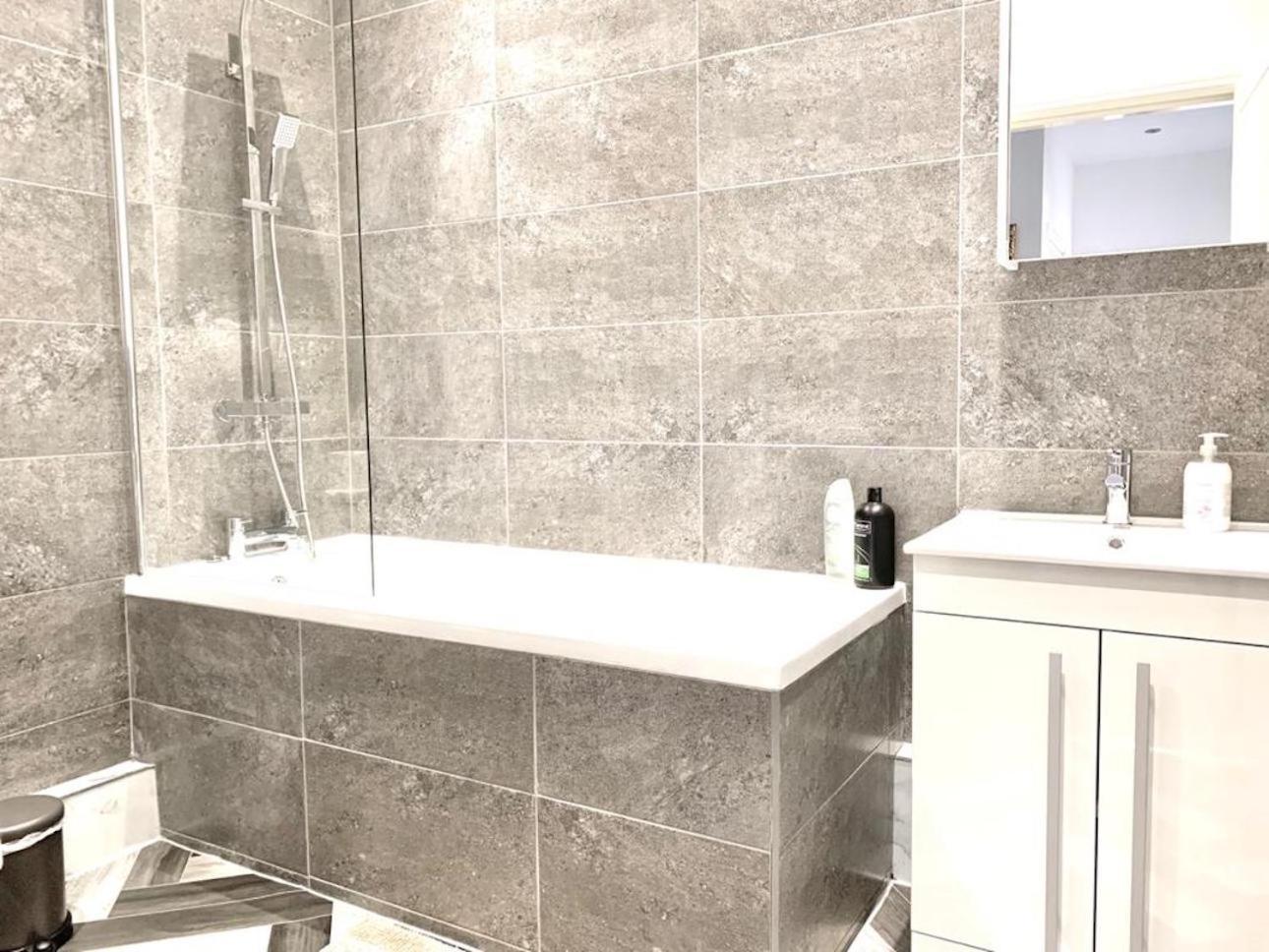 AAA STAY UK LTD Premium Apartment Thatcham Zimmer foto