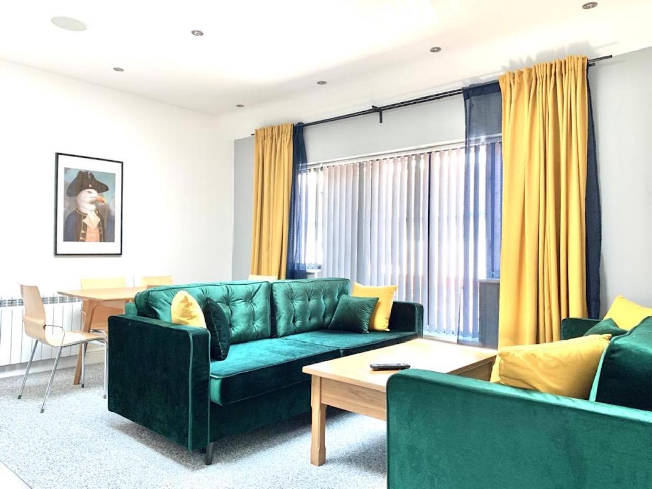 AAA STAY UK LTD Premium Apartment Thatcham Exterior foto